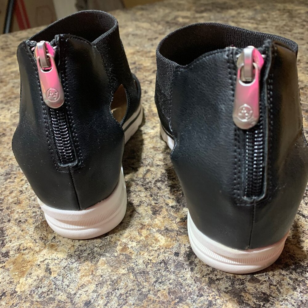 Adrienne Vittadini wedges in size 7 1/2 in black/shoe - Picture 3 of 3